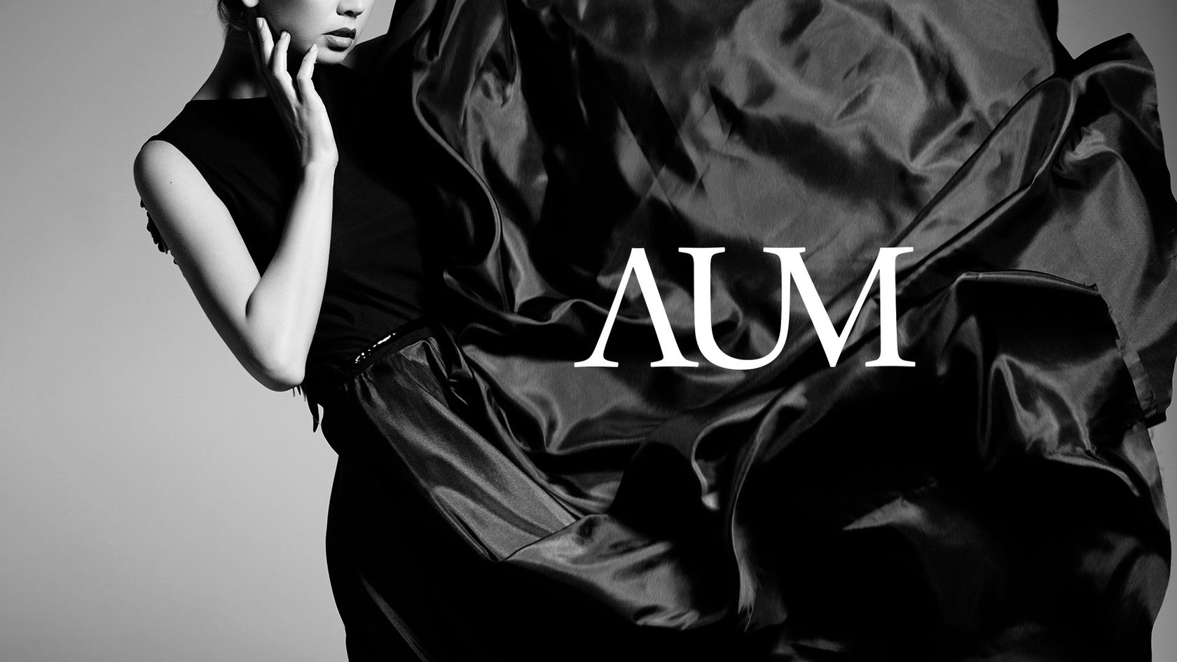Логотип — AUM