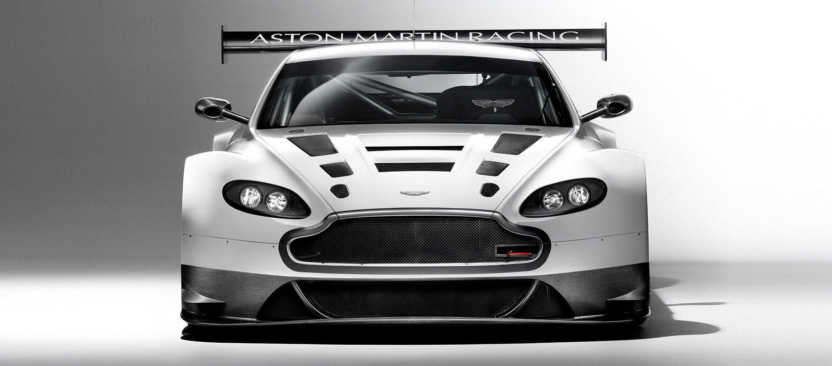 Редизайн логотипа Aston Martin — вариант 3