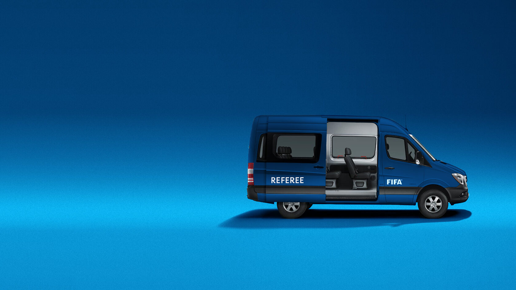 Mercedes-Benz Vans Evolution — брендированный транспорт для FIFA