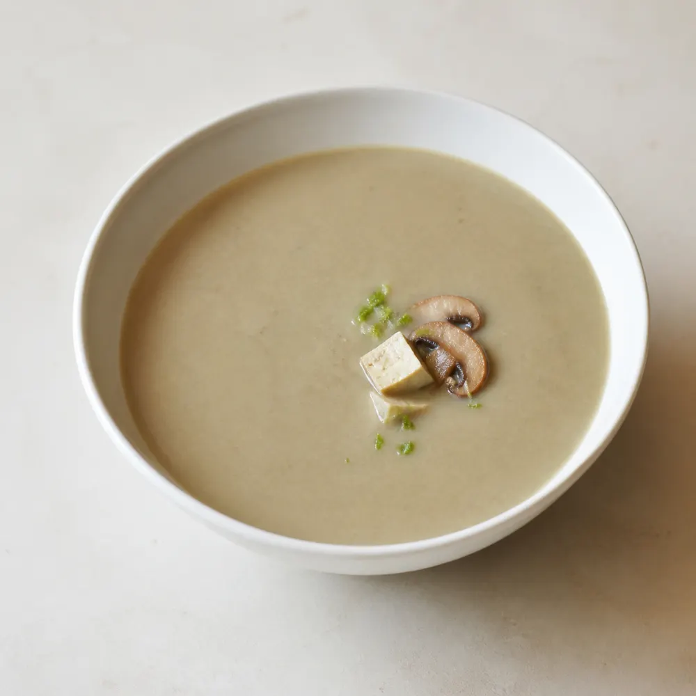 Крем-суп с пряными грибами, тофу, кокосом и лаймом
